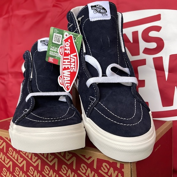 Vans Sk8-Hi
(Pig Suede)Parisian Night/Snow White
VNOA32QG9G5
WMNS sneakers - Picture 7 of 16